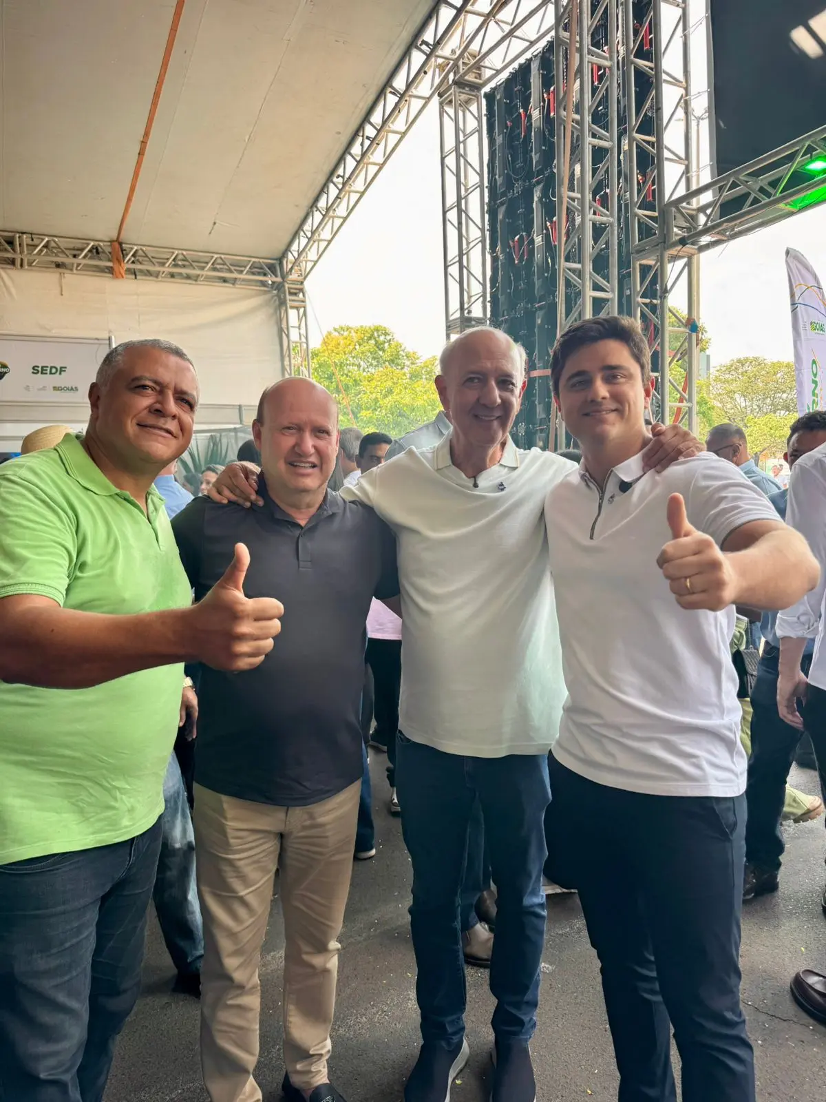 arruda-foi-visto-na-feira-no-entorno-tem-junto-com-politicos-do-entorno-foto-graciliano-candido-jorn.webp