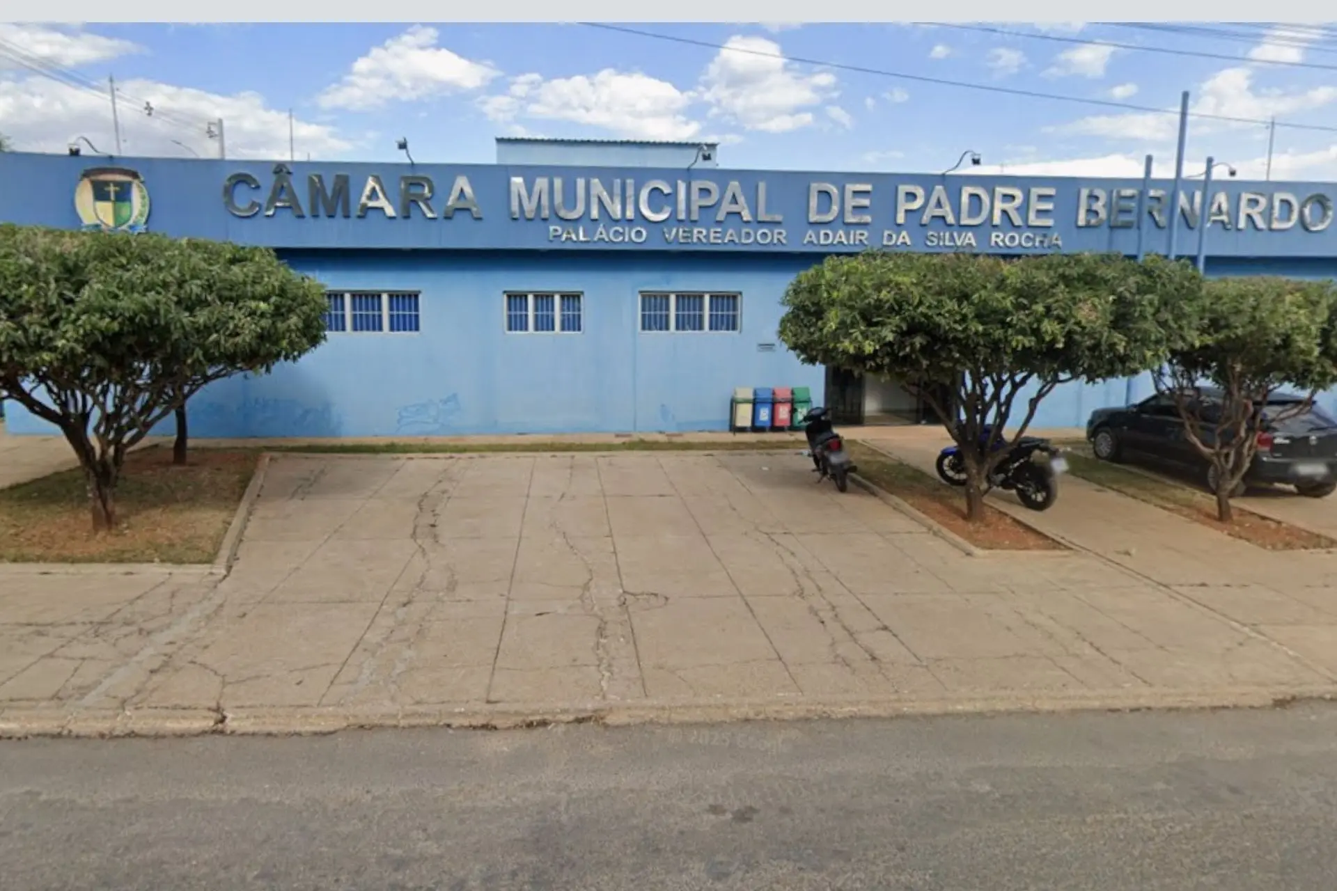 15_41_31_701_fachada_c_mara_municipal_de_padre_bernardo_editada.webp.webp