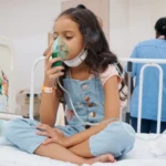 1o-3-doencas-respiratorias-foto-davidyson-damasceno-menina-nebulizacao-scaled-jpg-scaled.webp.webp